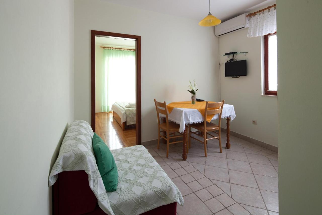 Apartments By The Sea Bilo, Primosten - 4191 외부 사진
