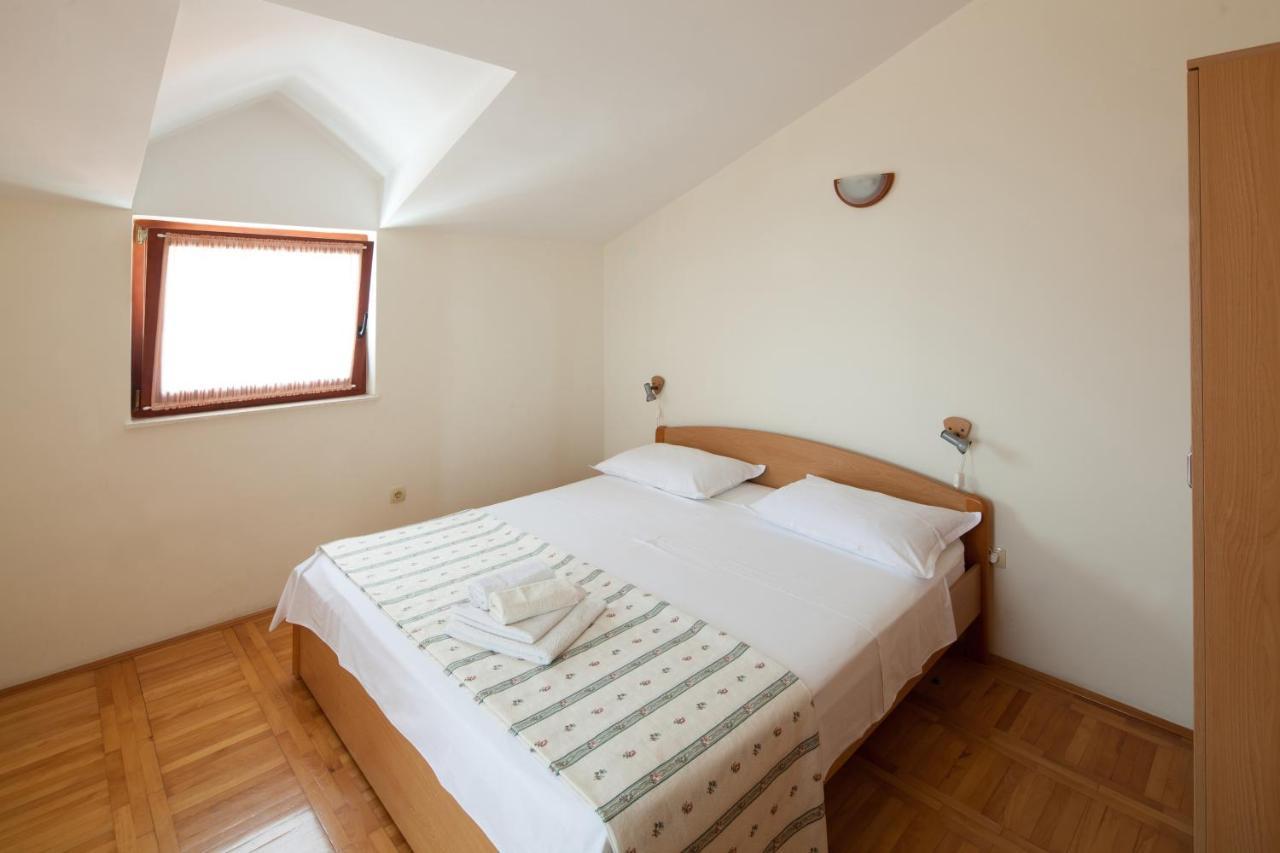 Apartments By The Sea Bilo, Primosten - 4191 외부 사진