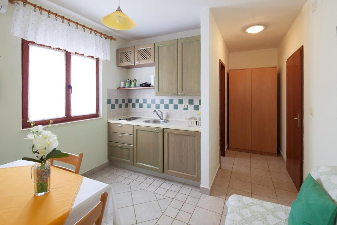 Apartments By The Sea Bilo, Primosten - 4191 외부 사진