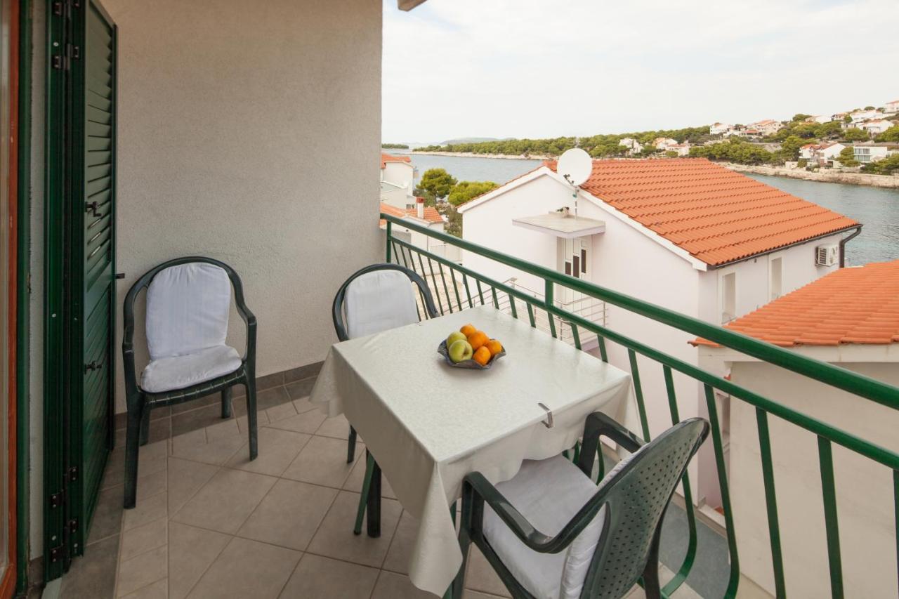 Apartments By The Sea Bilo, Primosten - 4191 외부 사진
