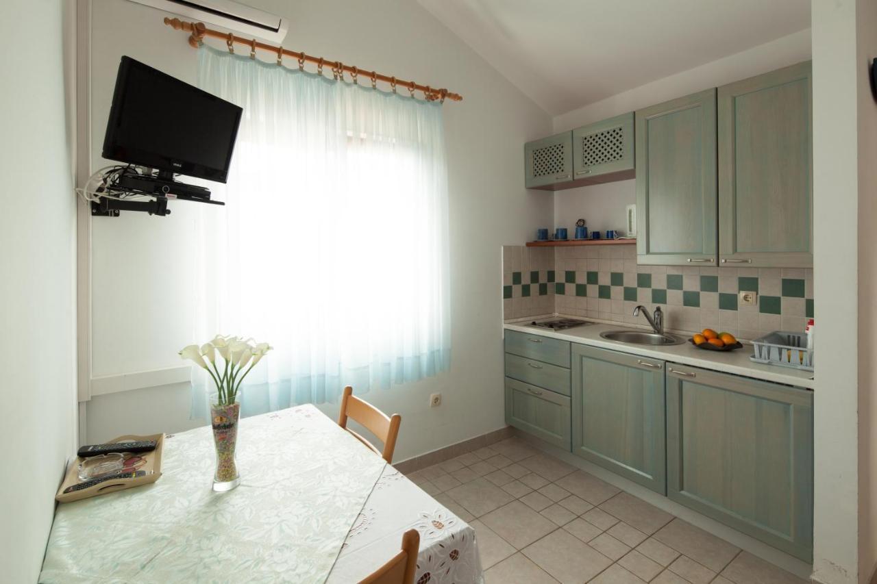 Apartments By The Sea Bilo, Primosten - 4191 외부 사진