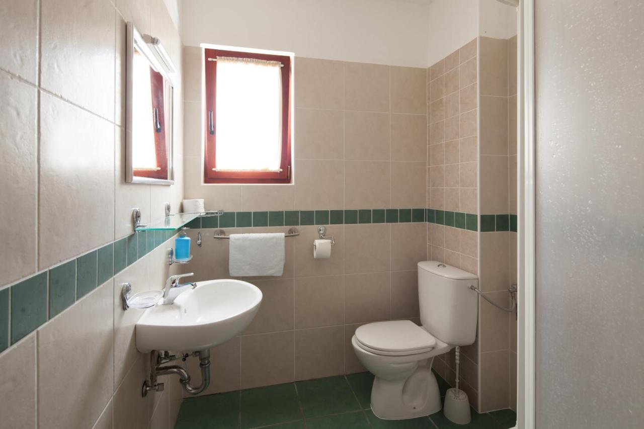 Apartments By The Sea Bilo, Primosten - 4191 외부 사진