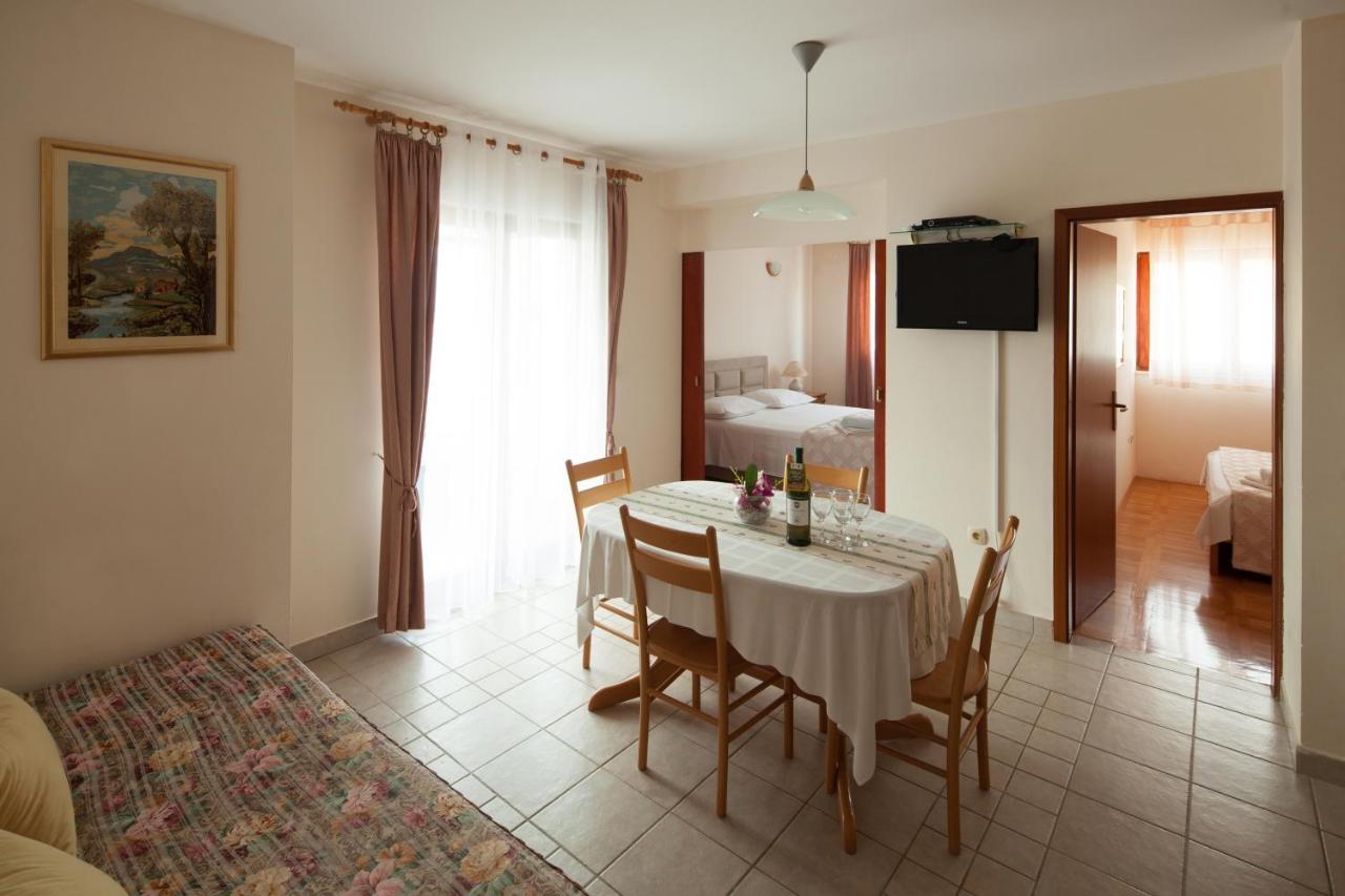 Apartments By The Sea Bilo, Primosten - 4191 외부 사진